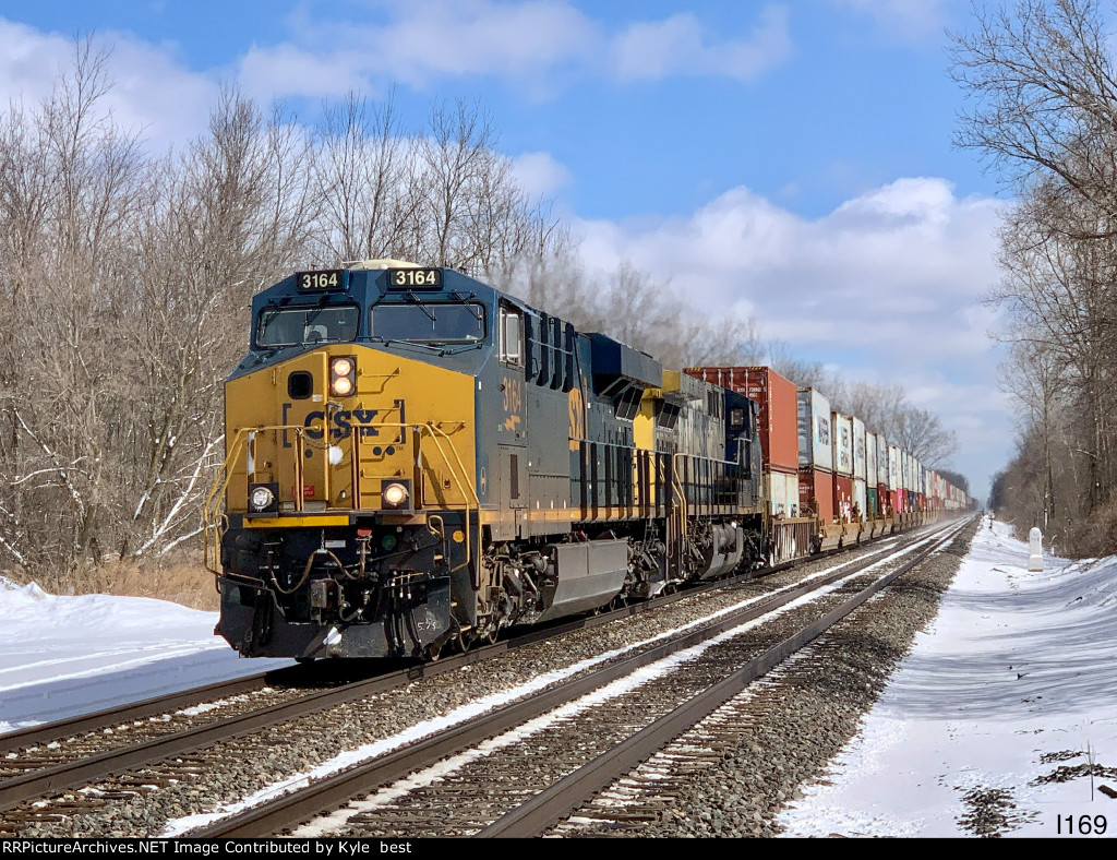 CSX 3164 on I169